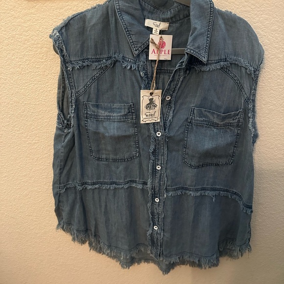 NWT Easel Dark Denim Wash Sleeveless Button Down Shirt -Sunny Days Frayed-small - Picture 2 of 7